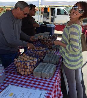 Kepner Farms sells eggs at the Manhattan Beach farmers’ market. (photo courtesy Carl Kepner/Kepner Farms)