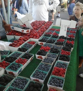 The Magnolia Center Marketplace, Riverside’s first nighttime farmers’ market in more than 10 years, celebrated its grand opening on May 20. (photo courtesy Kathi Foster)